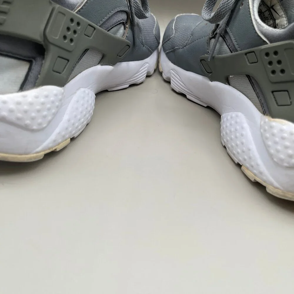 Nike Women's Grey Huarache Sz 9w - Picture 7 of 9